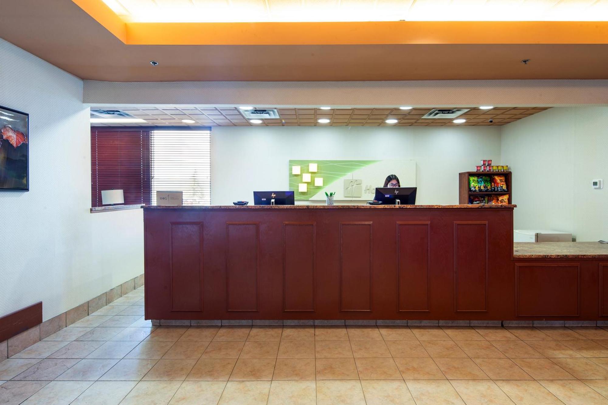 Holiday Inn Hinton By Ihg Экстерьер фото